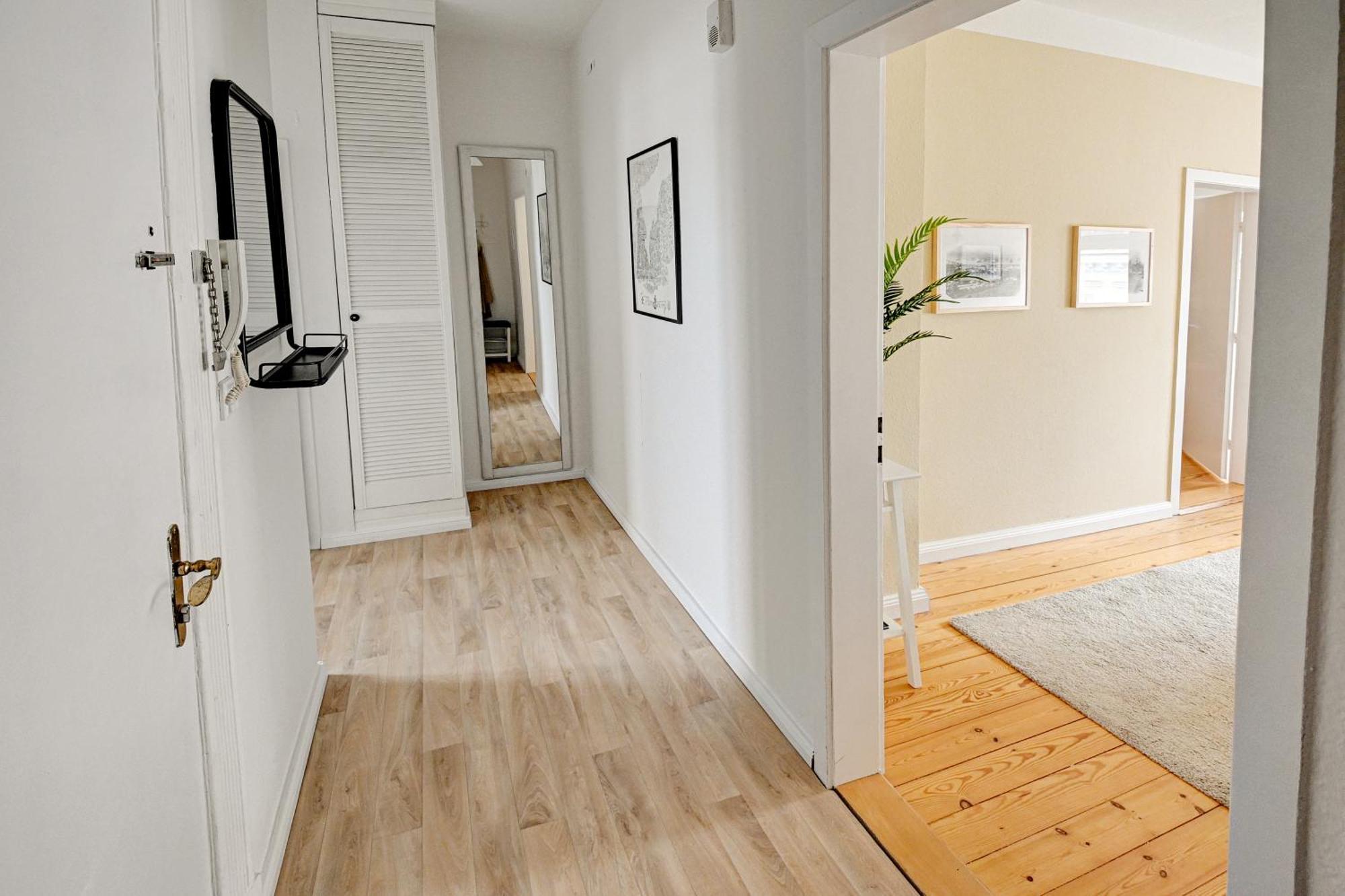 Mittendrin - Apartment Mit 2 Balkonen Sehr Zentral Flensburg Bagian luar foto