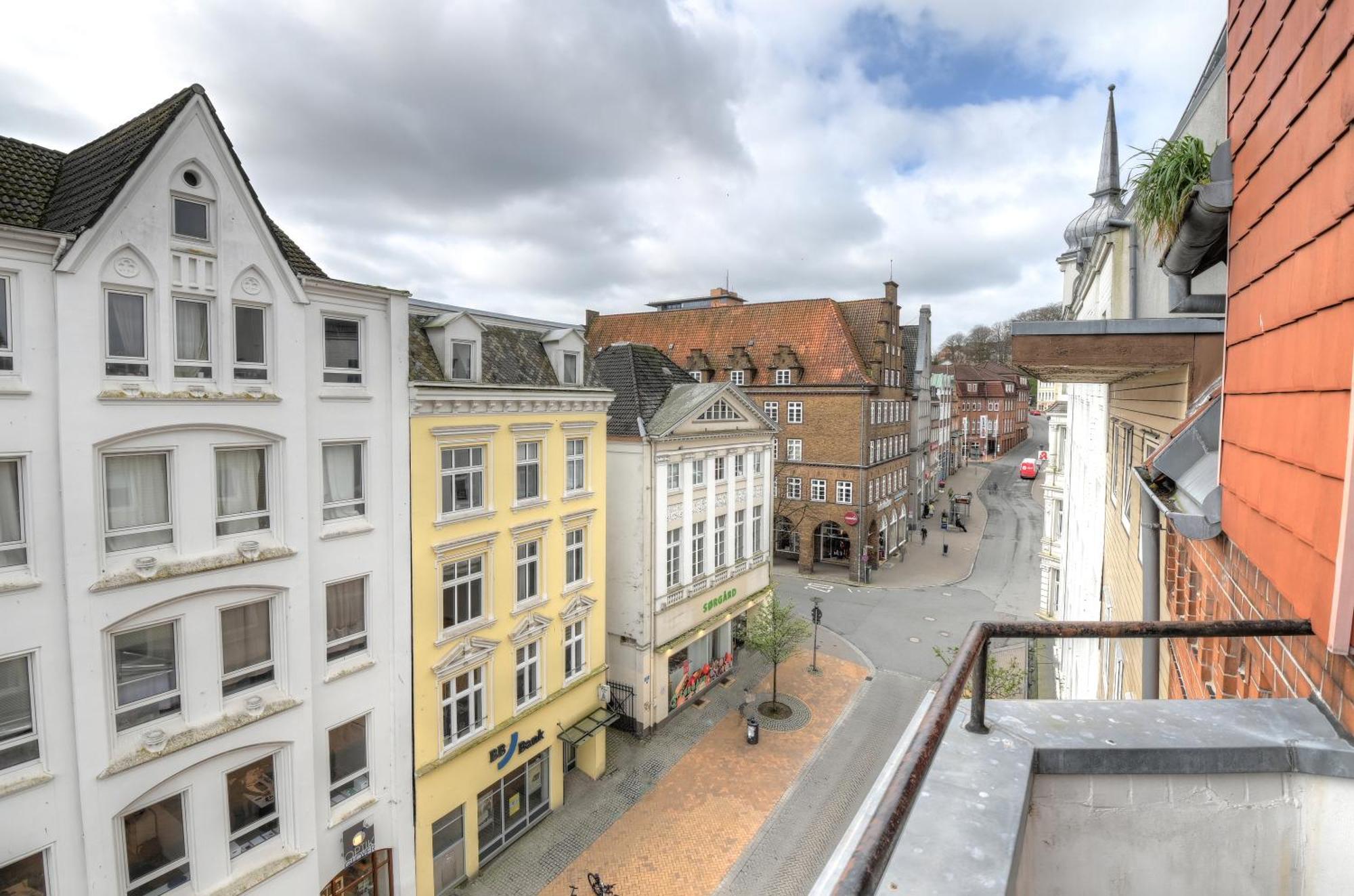 Mittendrin - Apartment Mit 2 Balkonen Sehr Zentral Flensburg Bagian luar foto
