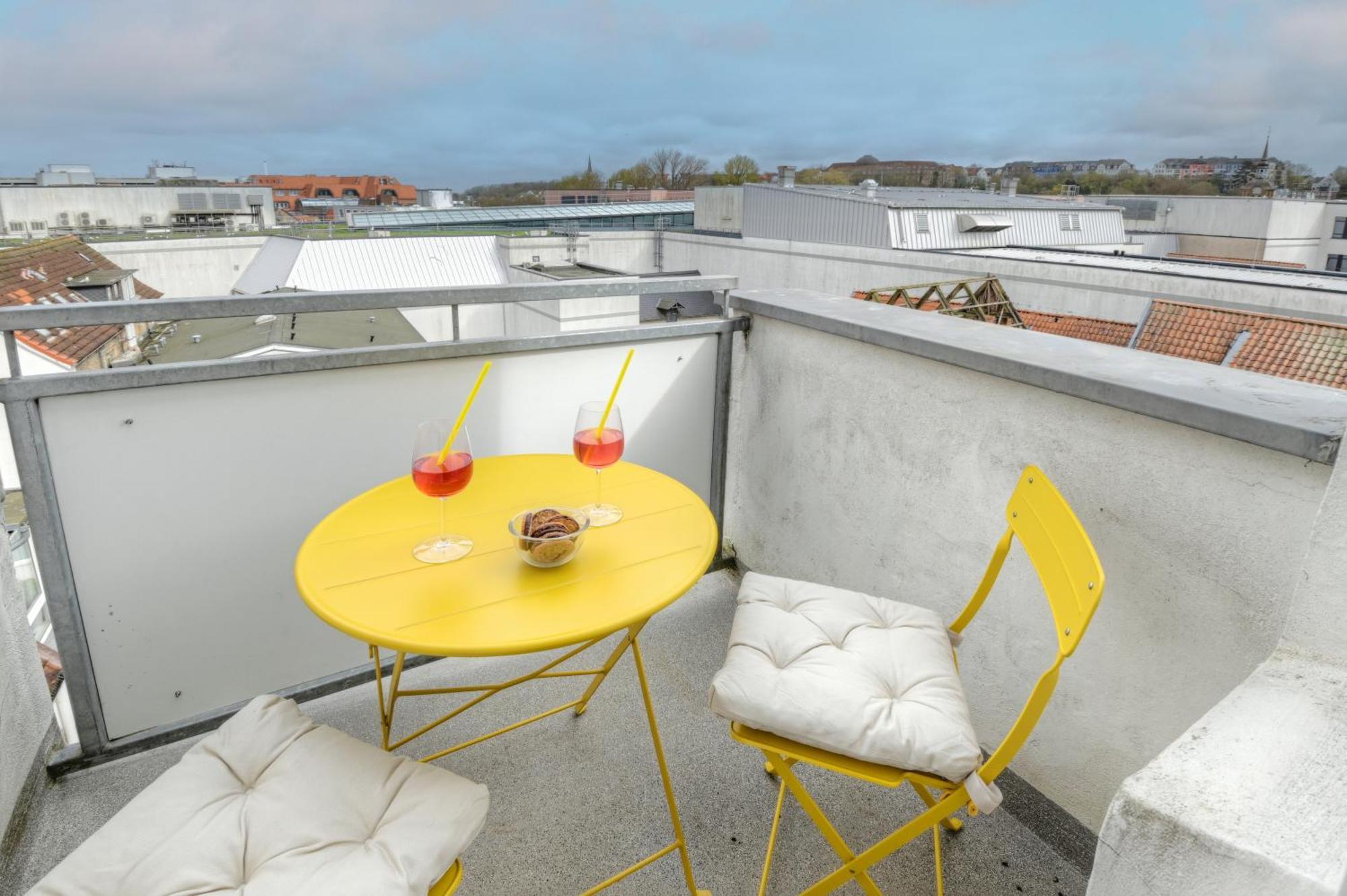Mittendrin - Apartment Mit 2 Balkonen Sehr Zentral Flensburg Bagian luar foto